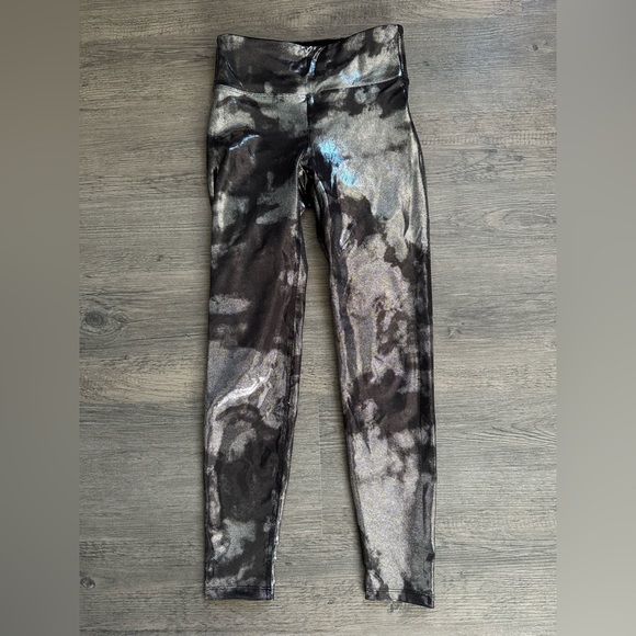 Heroine Sport Pants - Heroine Sport Marvel Legging in Silver Clouds size small